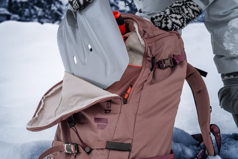 SnowSports_Freerider-Pro_Sideshot_20_Ourea-Productions