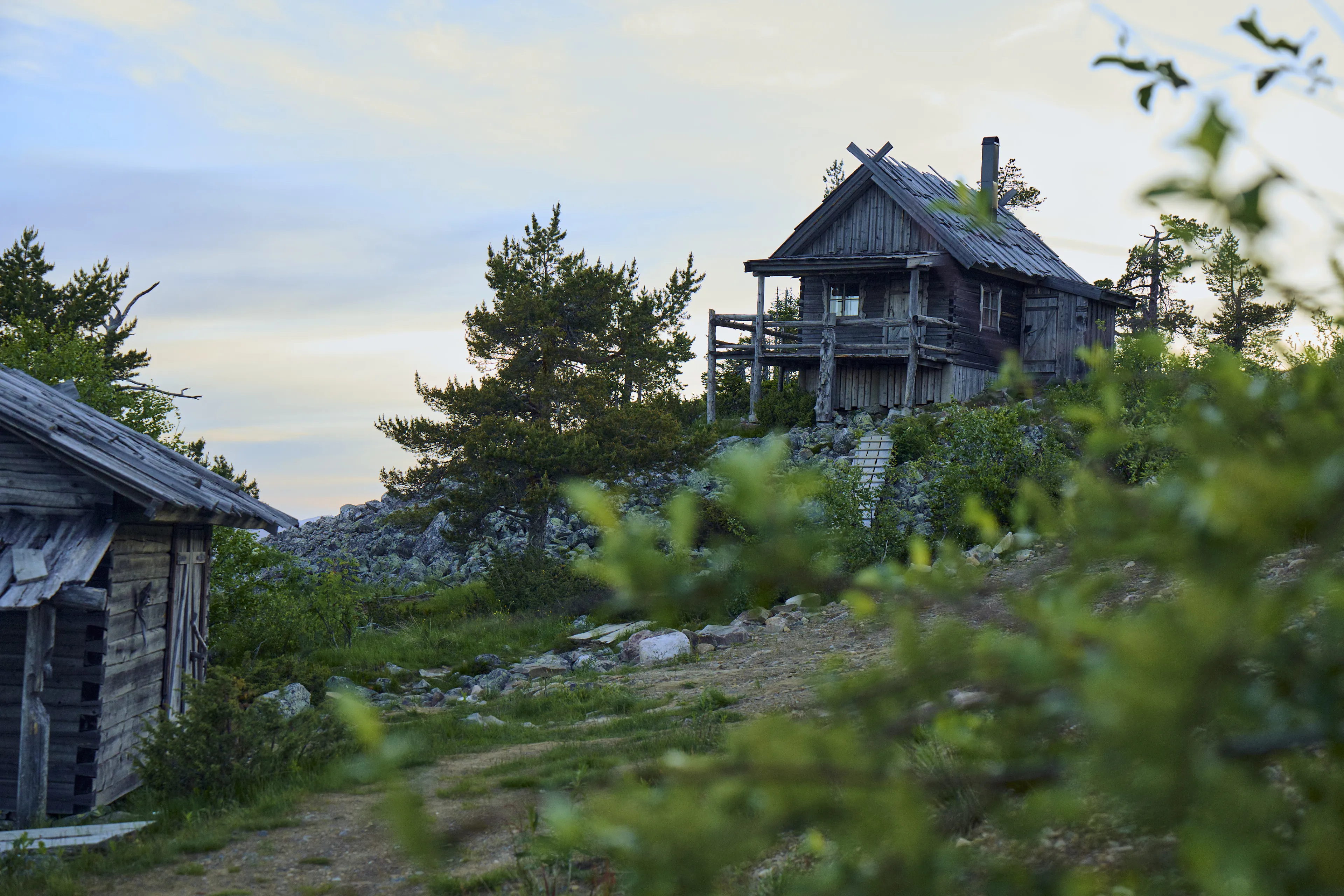 cabin, log cabin, wooden hut, archaeological, rural scene