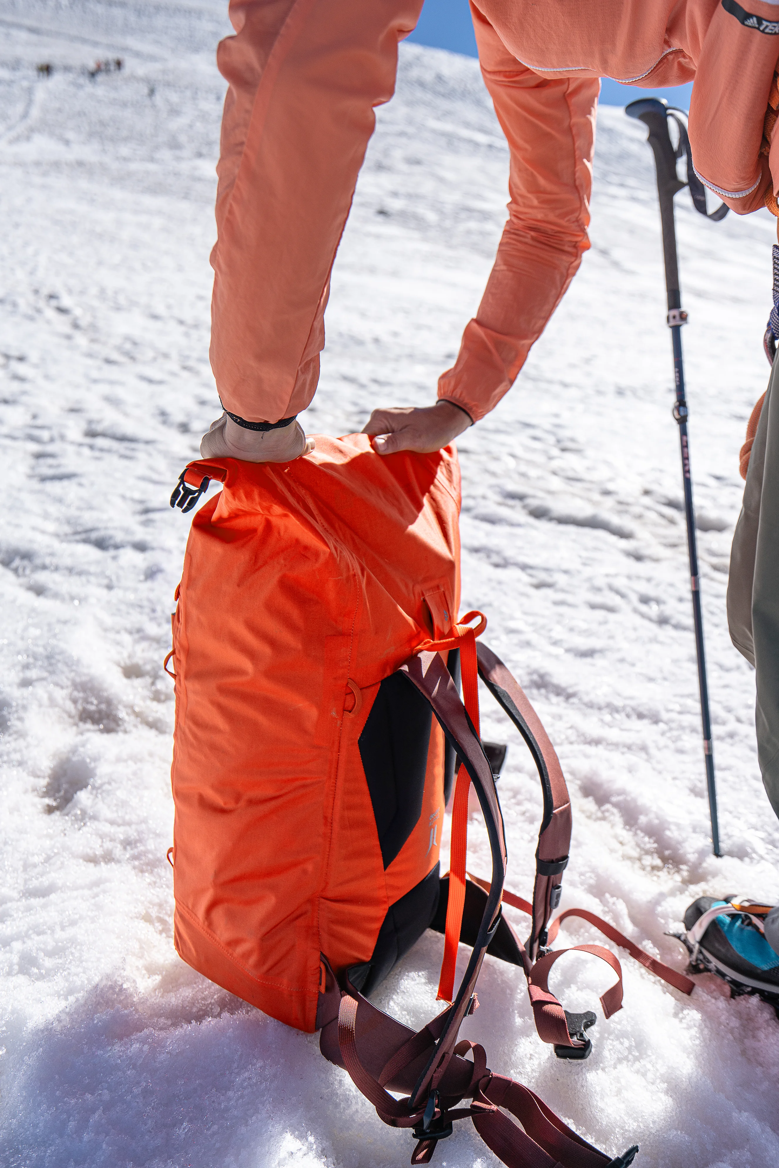 Mountaineering_Durascent_Sideshot-10_Julian-Rohn