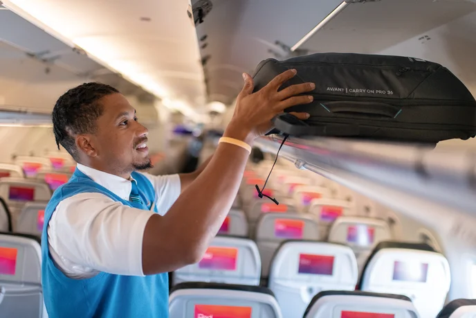 Travel_CarryOn_SideShot_1_Keith-Ladzinski_Logo2021