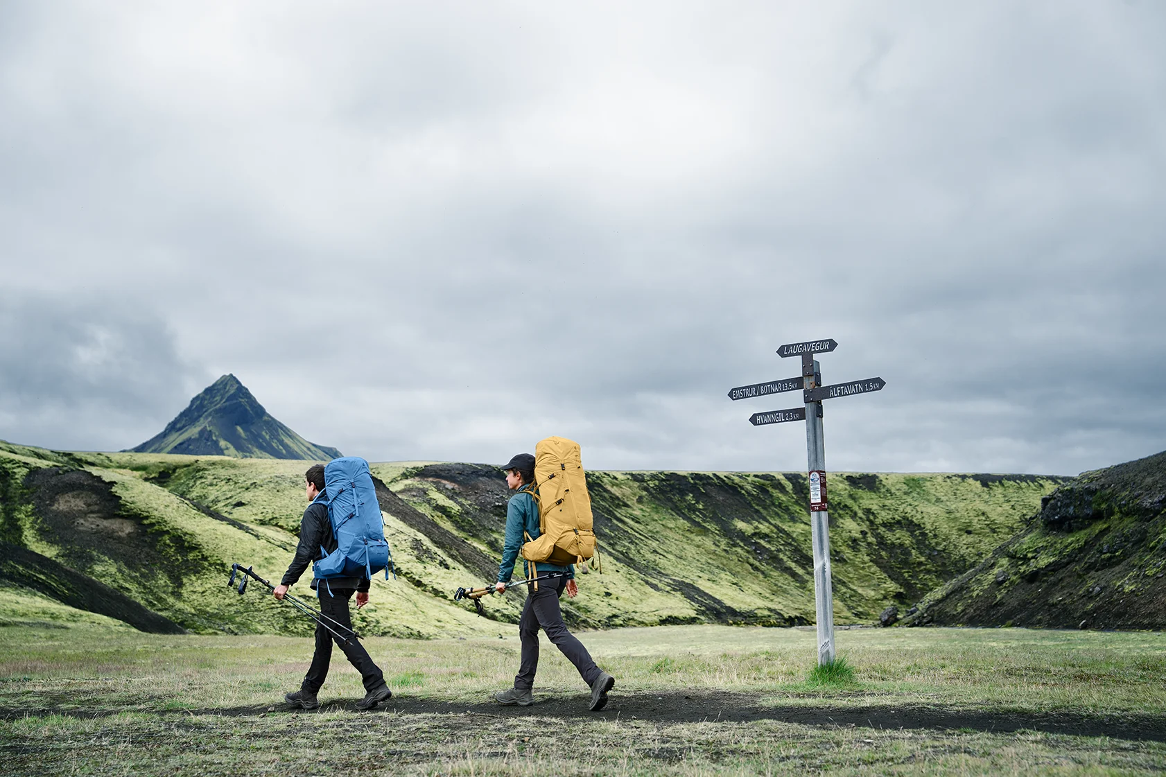 Hiking_AircontactCore_Sideshot_6_ElmarTeegelbeckers_25 Person, Walking, Bag, Adult, Man