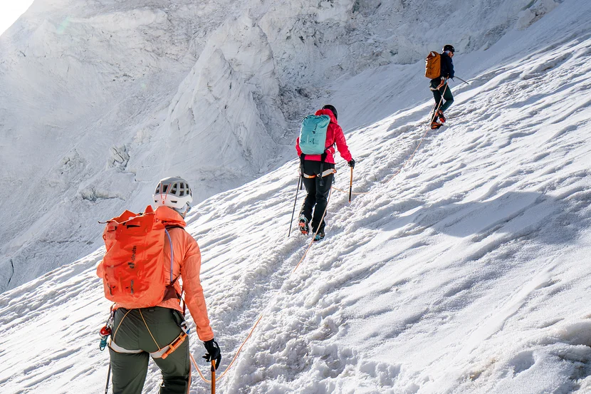 Mountaineering_Durascent_Sideshot-3_Julian-Rohn Mountaineering_Durascent_Sideshot-3_Julian-Rohn