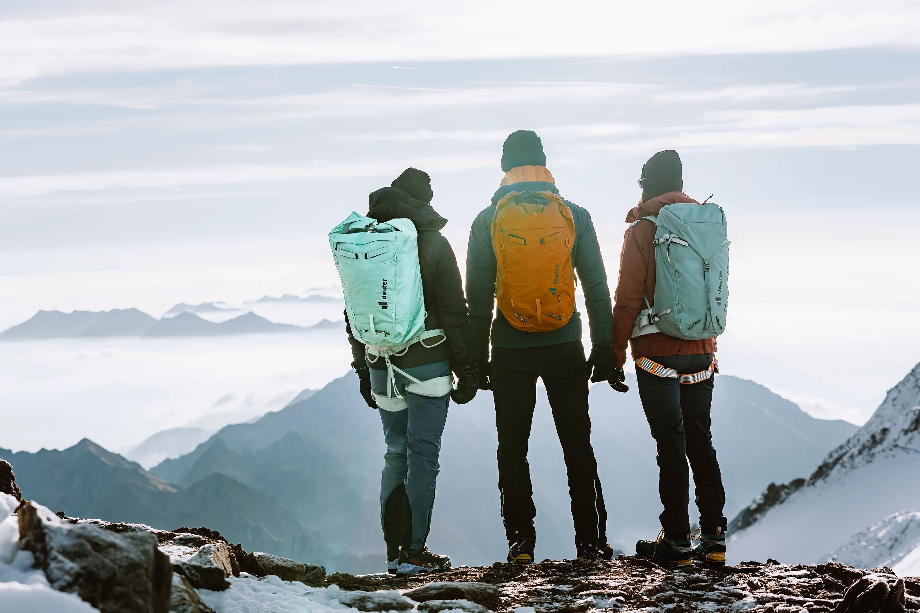 Mountaineering_Durascent_Guide_Sideshot_3_Kai-Grossmann