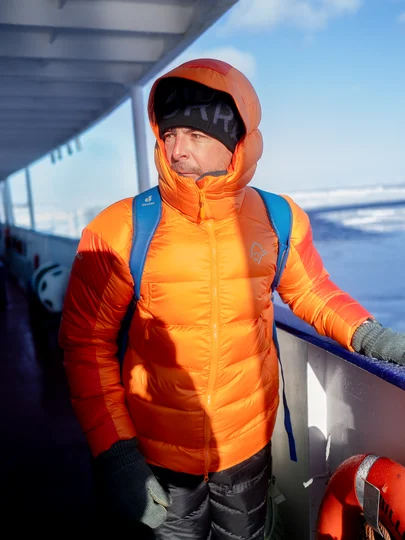 TRAVEL_Duffel_Pro_Movo_Sideshot-7_Thomas_Monsorno