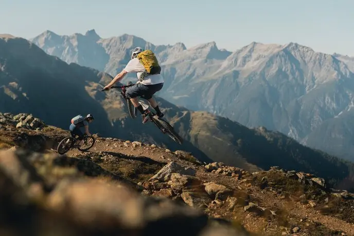 AF2I1744_davidschultheiss_fuer_deuter mountain biking, biker, off-road, rocky trail, outdoor adventure