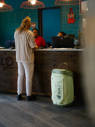 DUFFEL_PRO_ROLLER_SideShot_26_Belinda_Phillipp_25