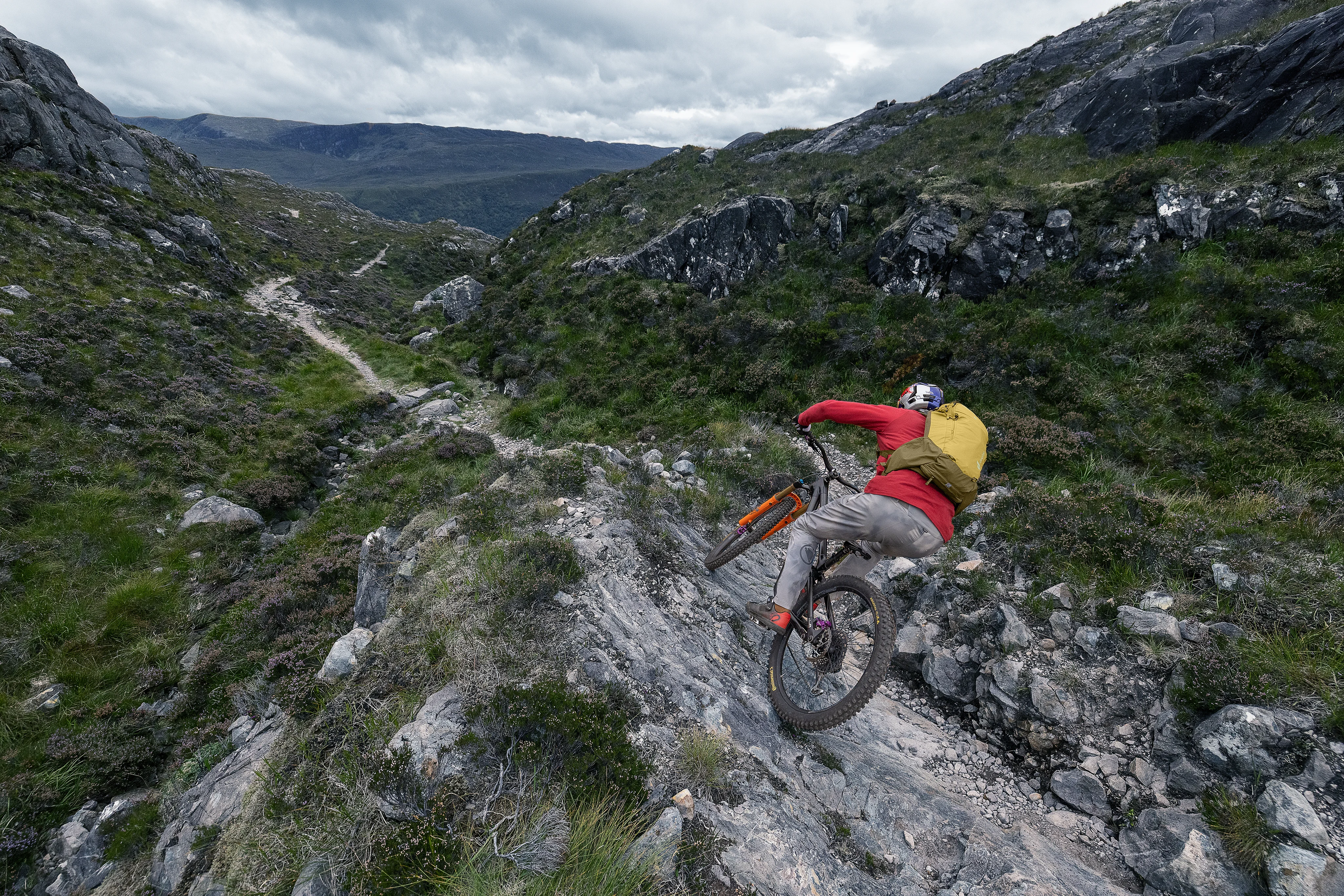 BIKE_Attack_Sidehot_13_2025