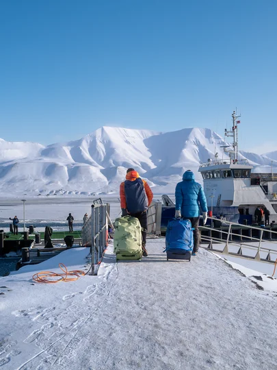 TRAVEL_Duffel_Pro_Movo_Sideshot-1_Thomas_Monsorno