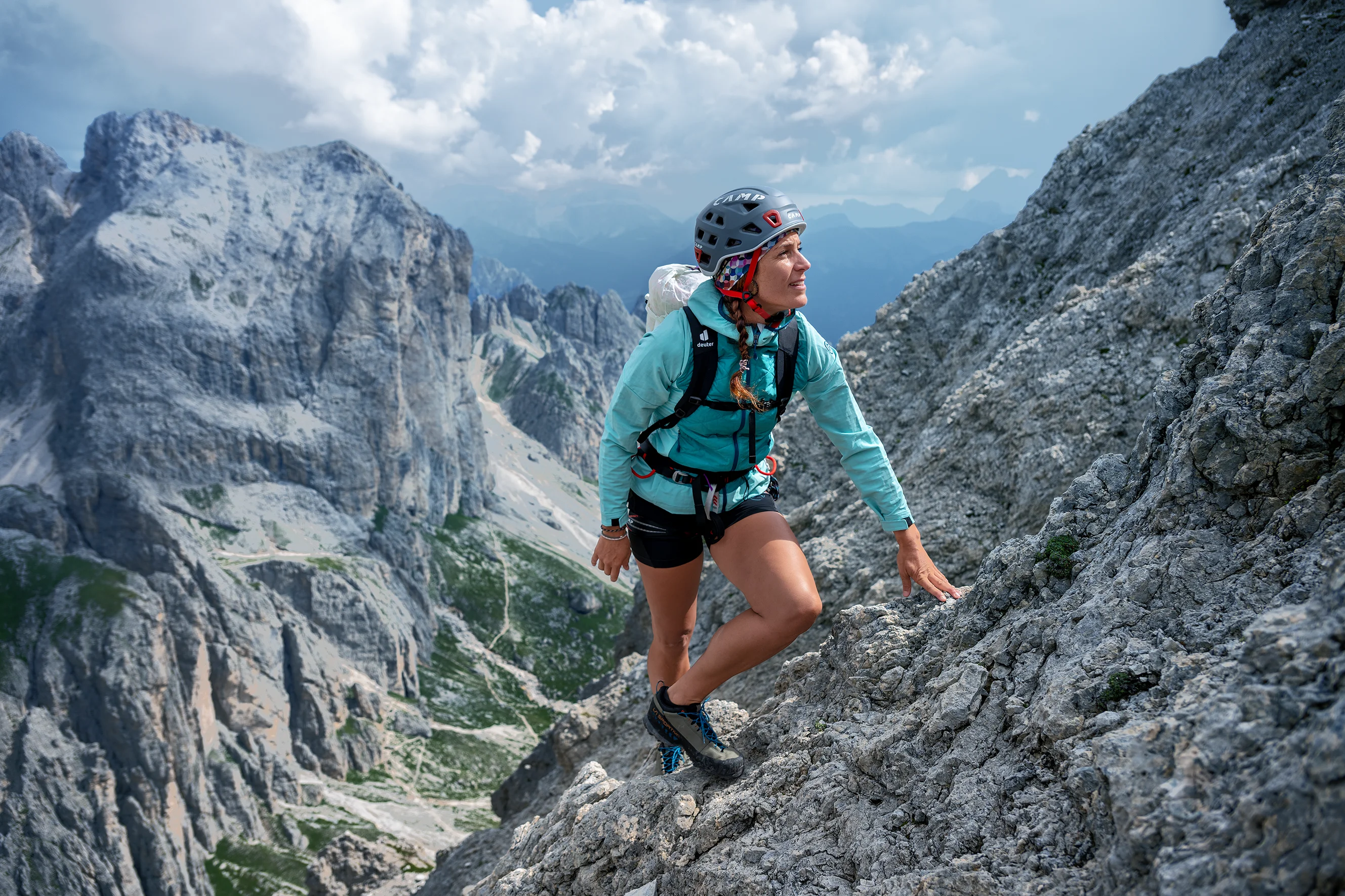 MOUNTAINEERING-Guide_Ultra-Sideshot_7-Tamara_Lunger-Storyteller_Labs