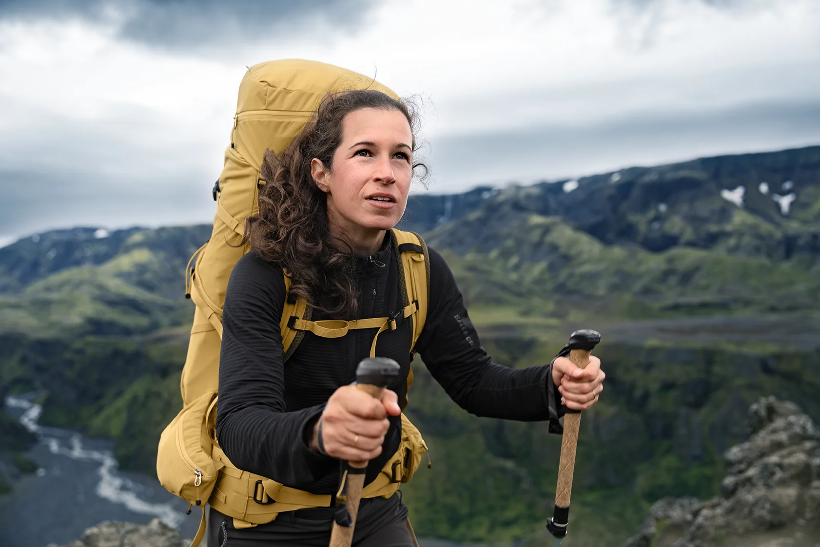 Hiking_AircontactCore_Sideshot_1_ElmarTeegelbeckers_25 Hiking, Person, Adult, Female, Woman