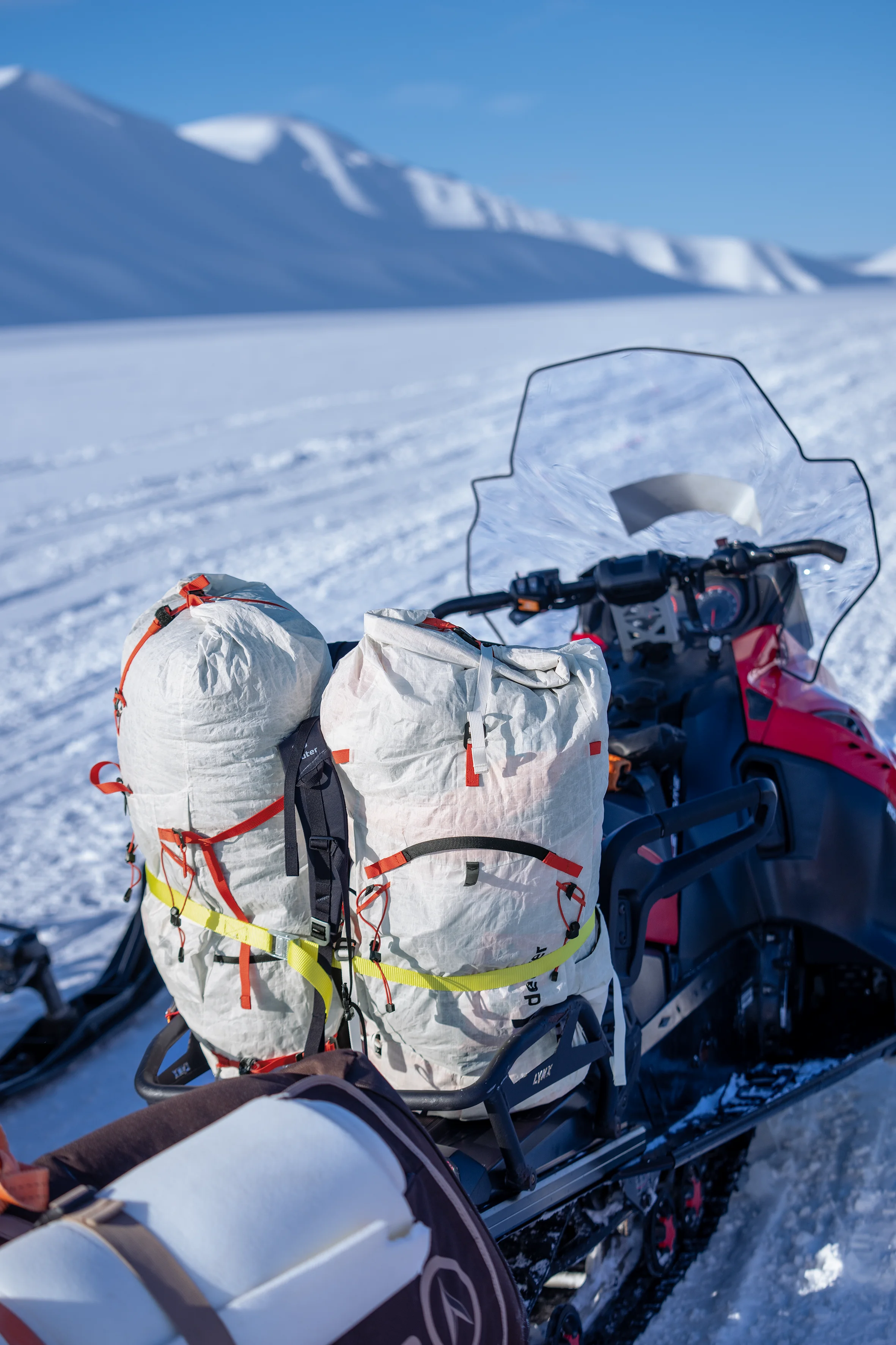 MOUNTAINEERING_Expedition_Ultra_Sideshot-1_Thomas_Monsorno