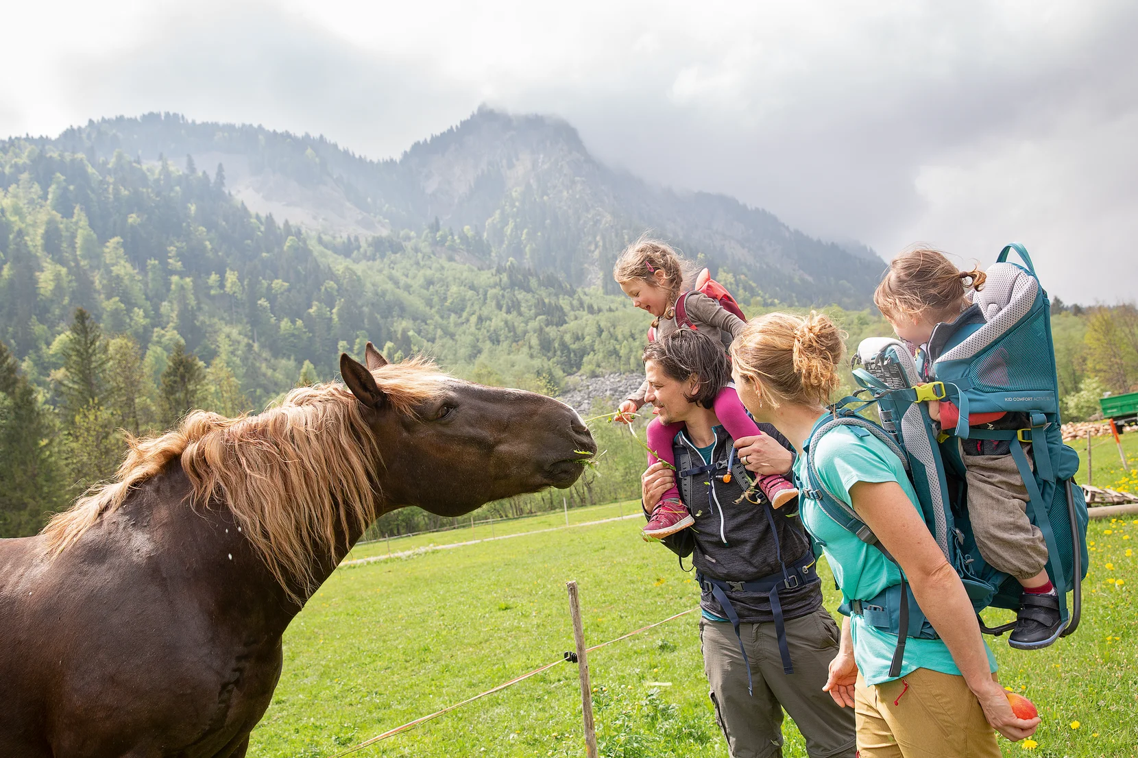 KidCarrier__KC-ActiveSL_SideShot_3_Julian-Bueckers_21@2x KidCarrier__KC-ActiveSL_SideShot_3_Julian-Bueckers_21@2x