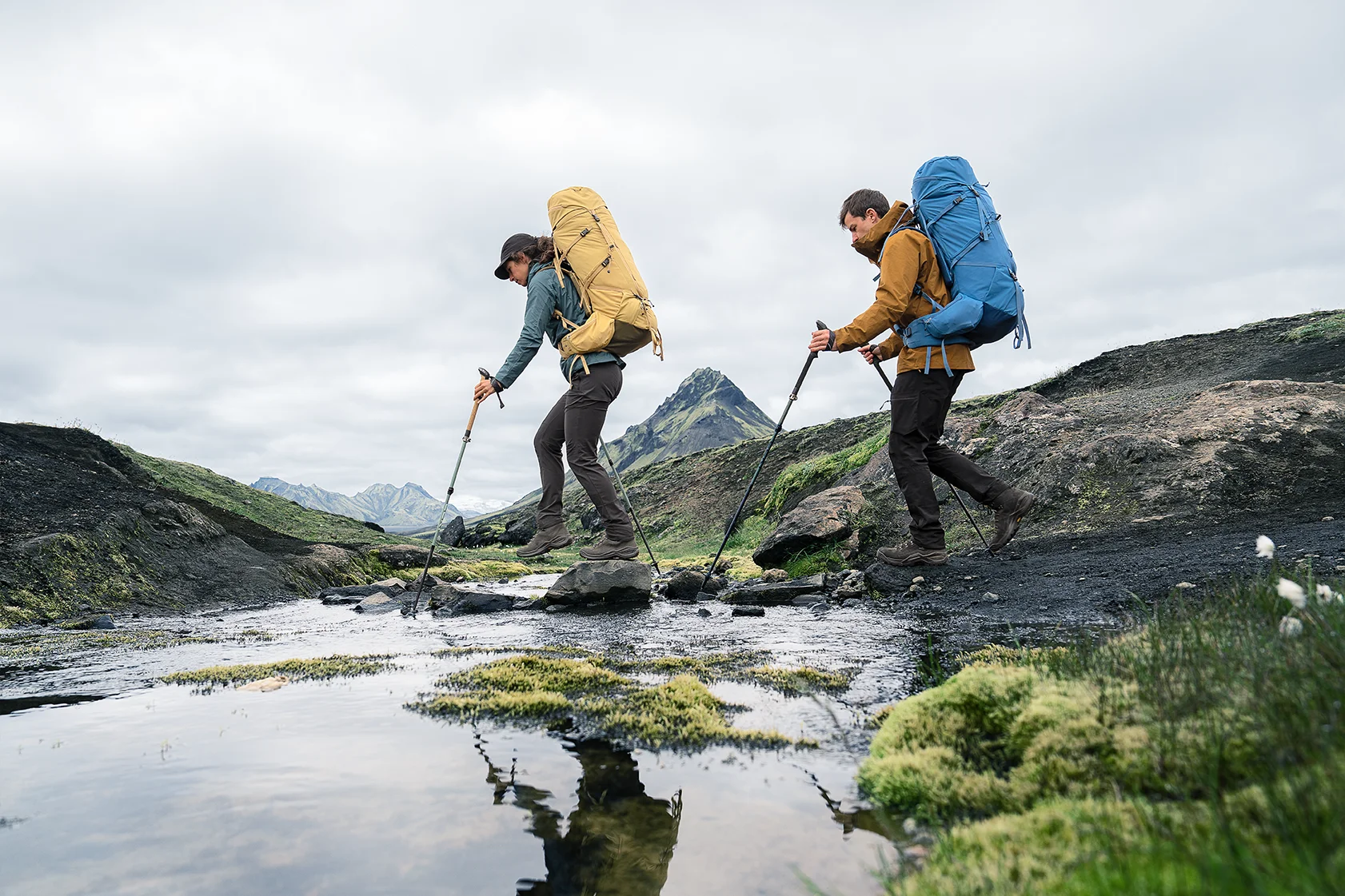 Hiking_AircontactCore_Sideshot_21_ElmarTeegelbeckers_25 Bag, Backpack, Backpacking, Person, Hiking