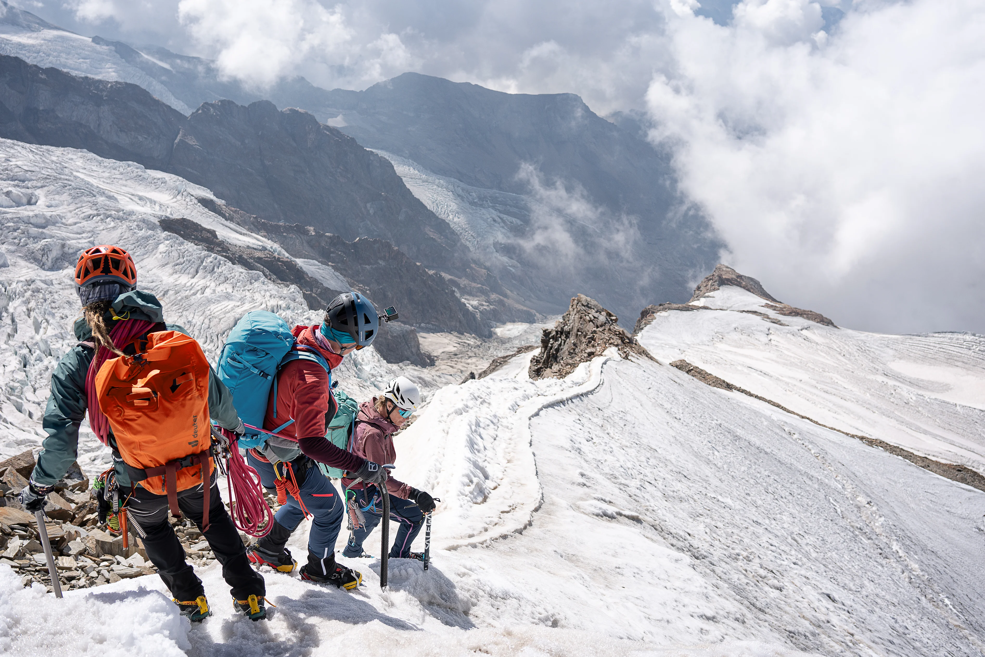 Mountaineering_Durascent_Sideshot-16_Julian-Rohn