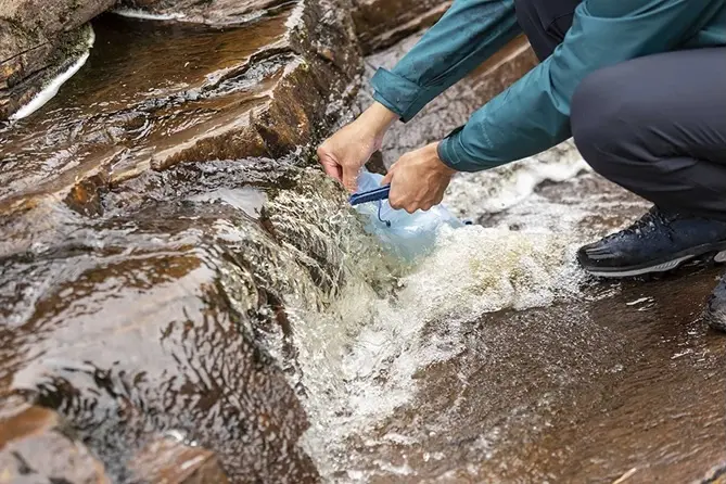 cms-element-headline-image-text-2 waterproof, gloves, water, rock, outdoor