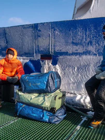 TRAVEL_Duffel_Pro_Movo_Sideshot-6_Thomas_Monsorno