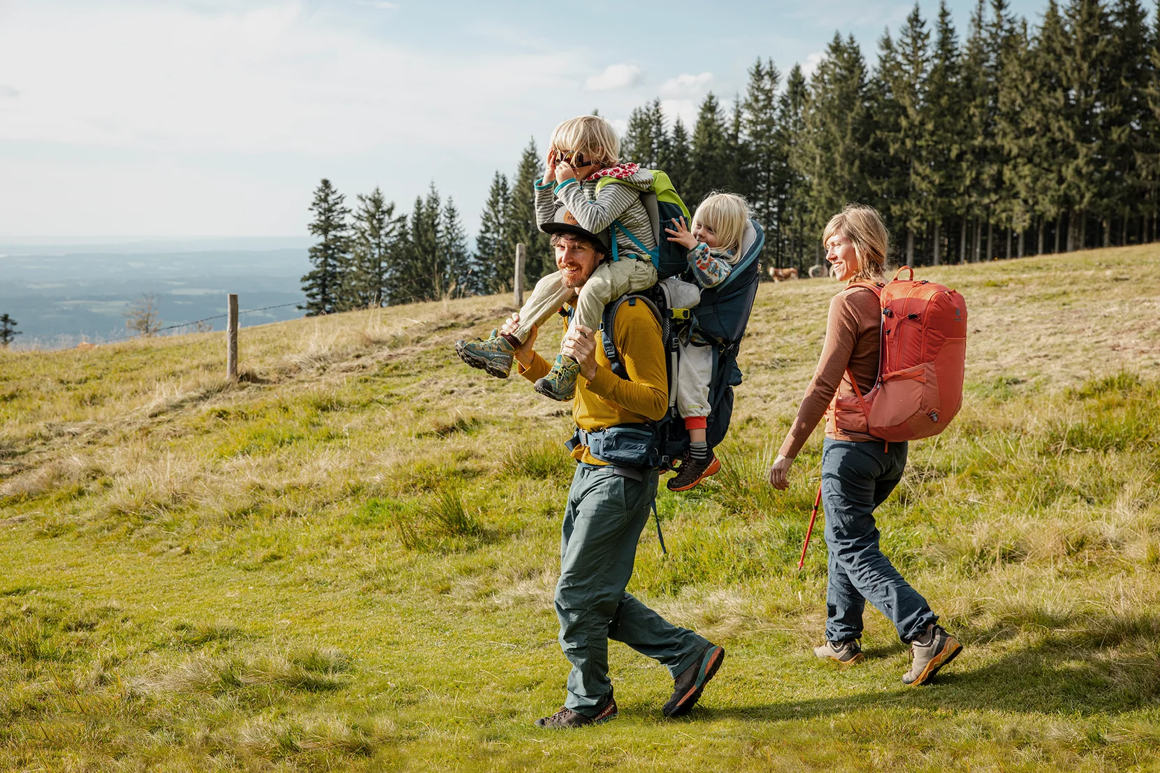 KidCarrier_KidComfort_Sideshot_1_JulianBckers_21@2x KidCarrier_KidComfort_Sideshot_1_JulianBckers_21@2x