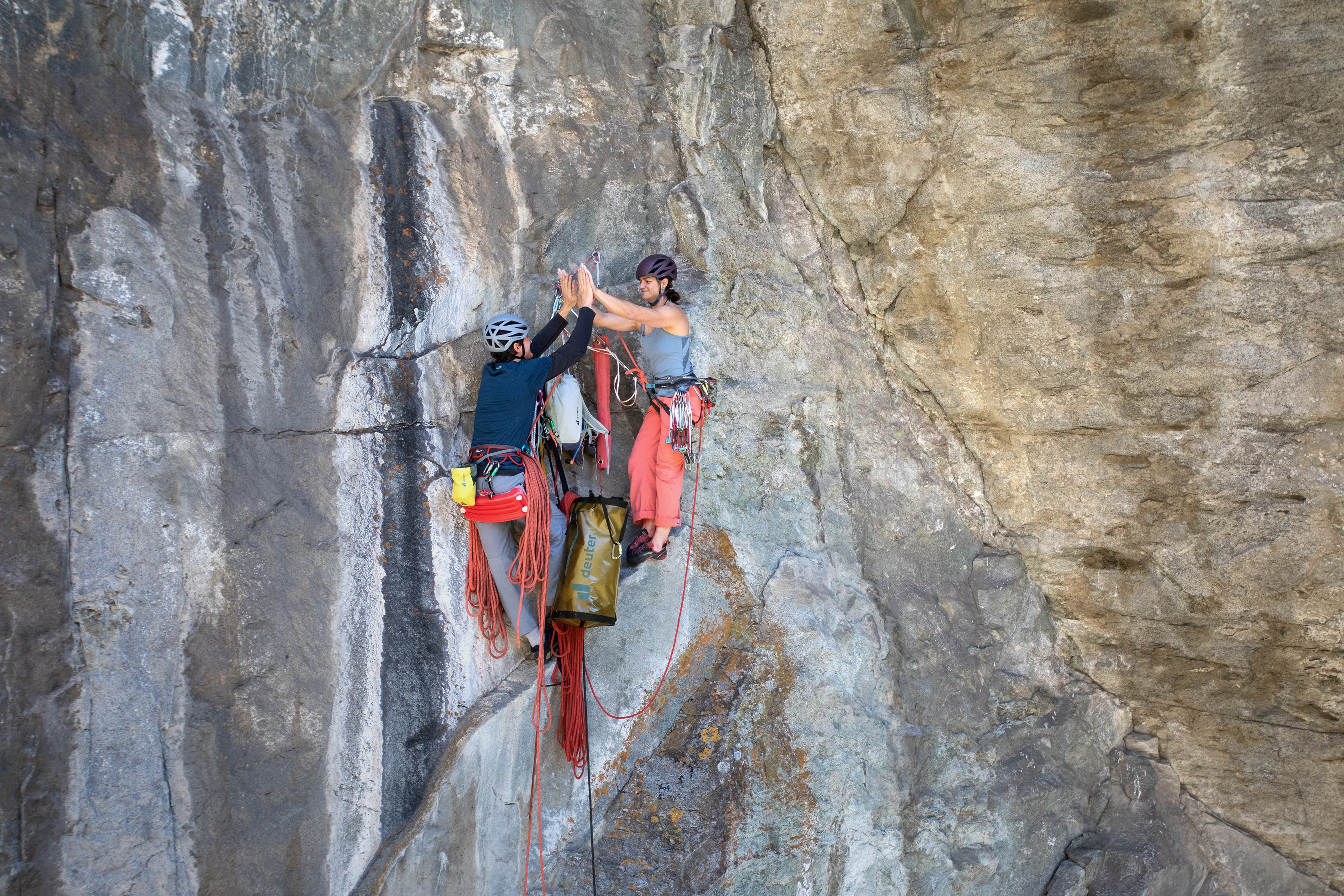 Climbing_Gravity_WallBag_SideShot_2_AlexSchweikart_TimelineProductions_21 Climbing_Gravity_WallBag_SideShot_2_AlexSchweikart_TimelineProductions_21