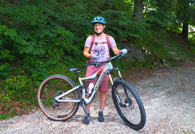 Basecamp_MTB_Headline-Image-Text_668x459px-3 Vegetation, Helmet, Tree, Path, Portrait